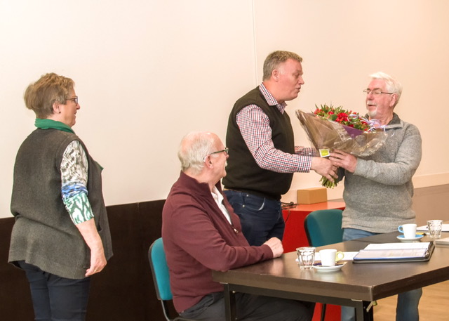 Met een welverdiend bloemetje van Theo